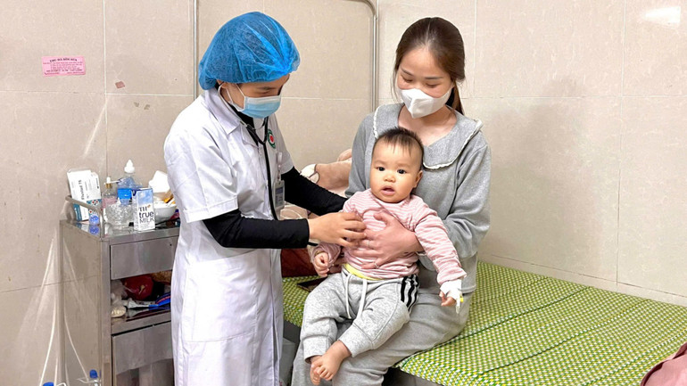 Người dân không tự ý mua thuốc điều trị tại nhà, dễ làm bệnh trở nặng và gặp phải các biến chứng đáng tiếc.