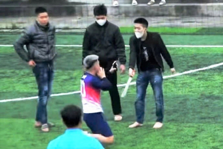 Các đối tượng dùng hung khí gây rối trật tự công cộng.