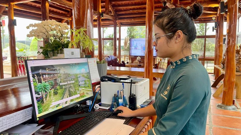 Quầy lễ tân Minawa Kênh Gà resort & spa Ninh Bình. (Ảnh: Yến Trinh)