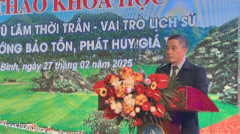 Phó Giáo sư, Tiến sĩ Nguyễn Tiến Vinh, Viện trưởng Viện Trần Nhân Tông (Đại học Quốc gia Hà Nội) báo cáo đề dẫn tại hội thảo.