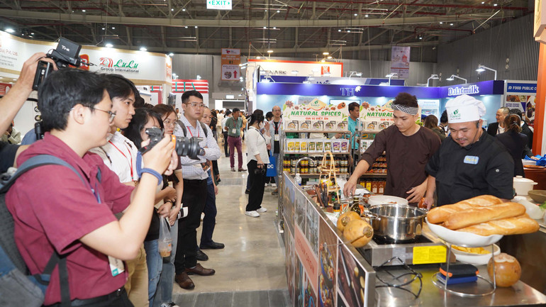 Nhiều hoạt động hút khách tham quan, thúc đẩy kết nối giao thương tại sự kiện.