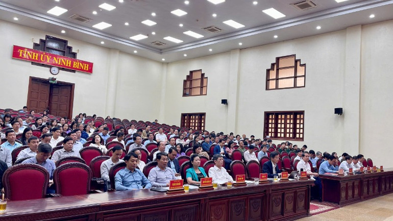 Các đại biểu tham dự hội nghị.