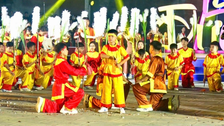 Tái hiện tích "Cờ lau tập trận".