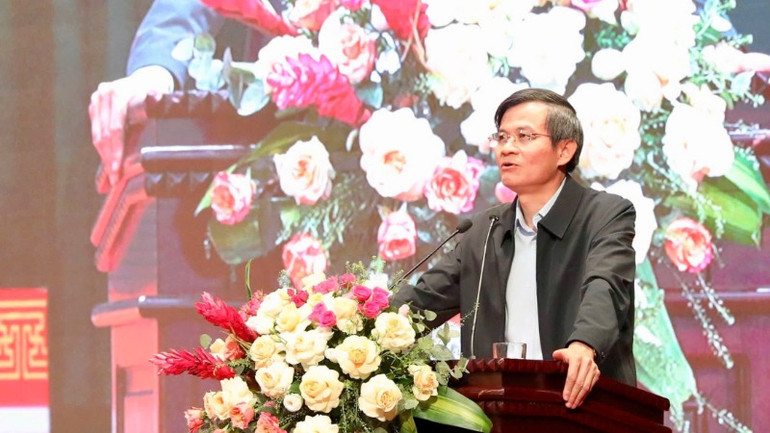 Đồng chí Đoàn Minh Huấn, Bí thư Tỉnh ủy Ninh Bình phát biểu tại tọa đàm.