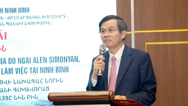 Bí thư Tỉnh ủy Ninh Bình Đoàn Minh Huấn phát biểu tại buổi làm việc.