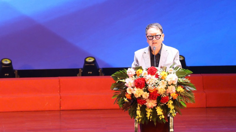 Chủ tịch Hội Nhạc sĩ Việt Nam Nguyễn Đức Trịnh phát biểu tại liên hoan. Chủ tịch Hội Nhạc sĩ Việt Nam Nguyễn Đức Trịnh phát biểu tại liên hoan.