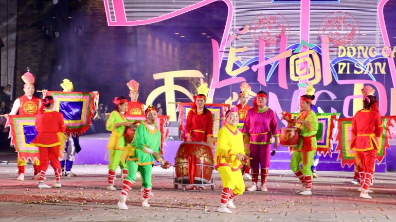 Trình diễn trống Khánh Tiên, Ninh Bình.