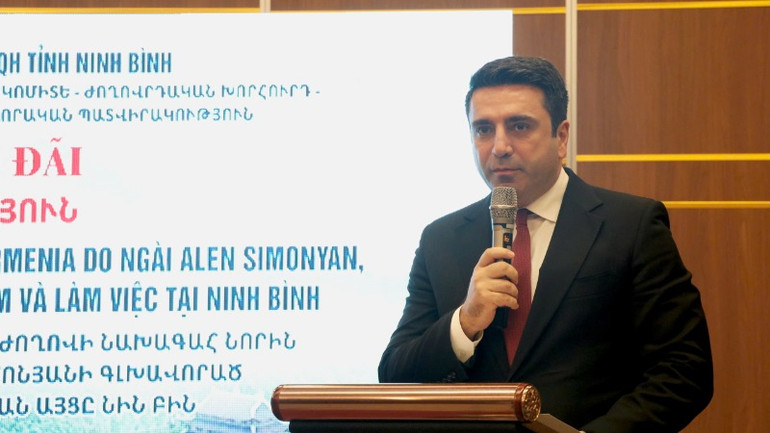 Chủ tịch Quốc hội Armenia Alen Simonyan phát biểu tại buổi làm việc.