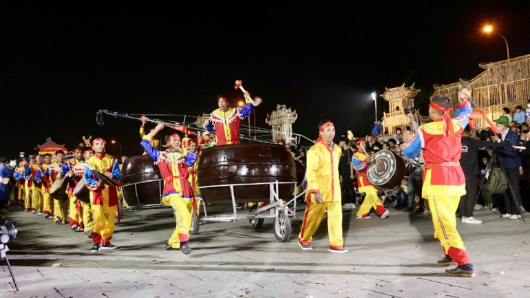 Lễ hội đường phố 2024 là hoạt động trình diễn với các loại hình đầy sức sống, tạo không khí gắn kết, lan tỏa.