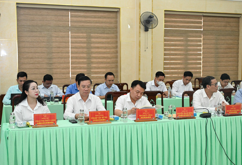 Các đại biểu dự buổi làm việc. (Ảnh: DUY LINH)