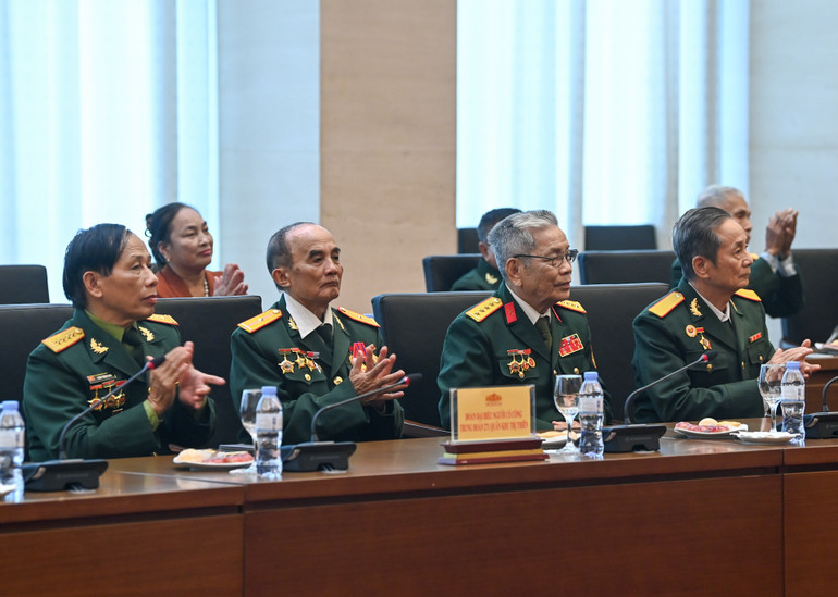 Các đại biểu người có công Trung đoàn 271 Quân khu Trị Thiên dự buổi gặp mặt. (Ảnh Duy Linh)