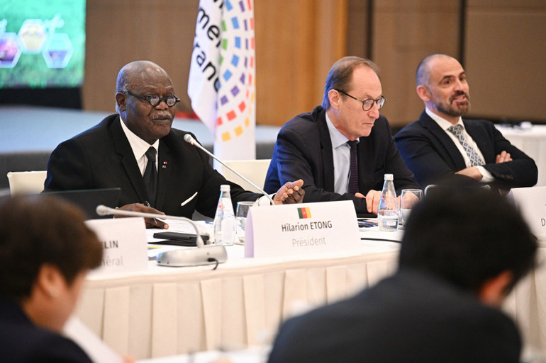 Chủ tịch APF điều hành hội nghị. Chủ tịch APF điều hành hội nghị.