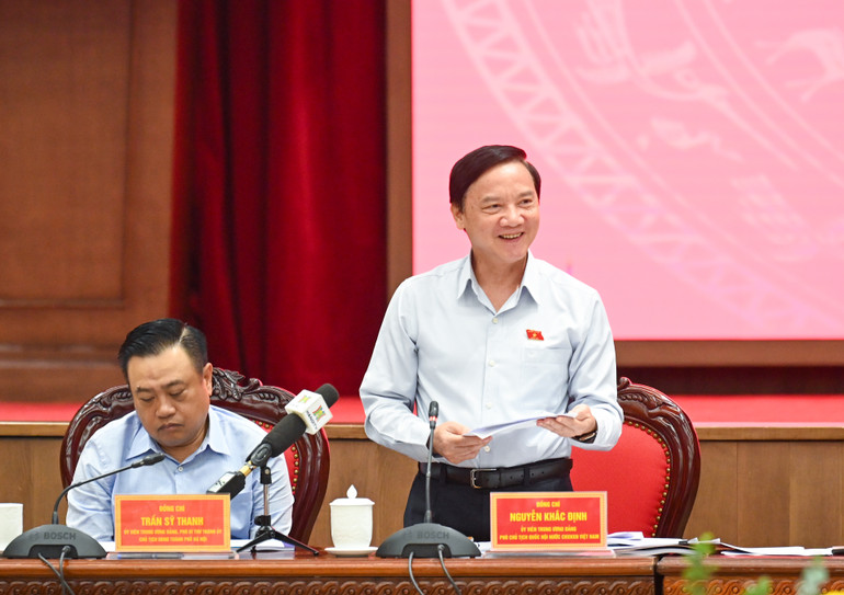 Phó Chủ tịch Quốc hội Nguyễn Khắc Định phát biểu ý kiến tại cuộc làm việc. (Ảnh: DUY LINH)