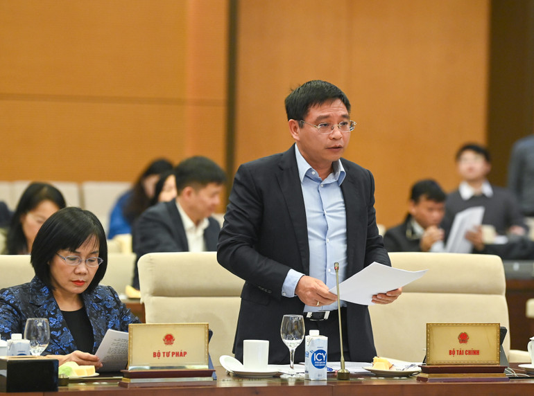 Bộ trưởng Tài chính Nguyễn Văn Thắng phát biểu tại phiên họp. (Ảnh: Duy Linh) Bộ trưởng Tài chính Nguyễn Văn Thắng phát biểu tại phiên họp. (Ảnh: Duy Linh)