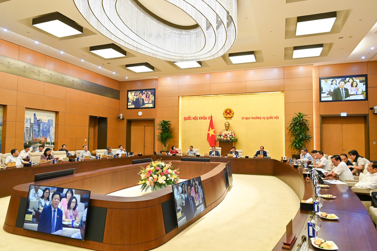Quang cảnh phiên họp Ủy ban Thường vụ Quốc hội chiều 27/5. (Ảnh: DUY LINH) Quang cảnh phiên họp Ủy ban Thường vụ Quốc hội chiều 27/5. (Ảnh: DUY LINH)