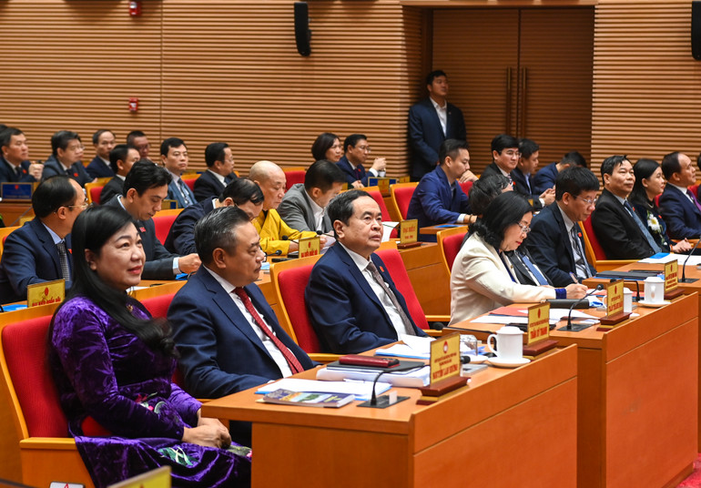 Chủ tịch Quốc hội Trần Thanh Mẫn và các đại biểu dự khai mạc kỳ họp. (Ảnh: Duy Linh)