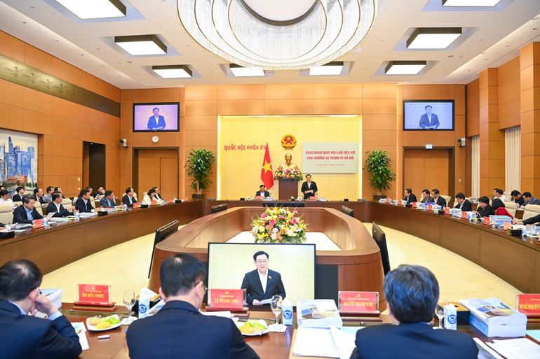 Quang cảnh cuộc làm việc của Đảng đoàn Quốc hội với Ban Thường vụ Thành ủy Hà Nội. (Ảnh: DUY LINH)