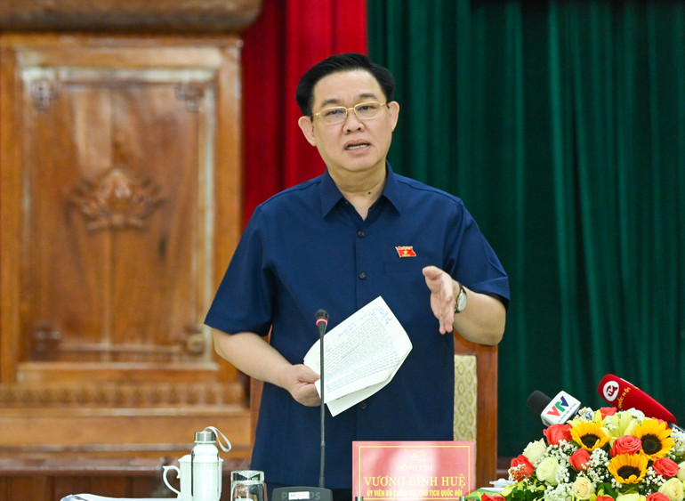 Chủ tịch Quốc hội Vương Đình Huệ phát biểu kết luận buổi làm việc với Ban Thường vụ Tỉnh ủy Quảng Trị. (Ảnh: DUY LINH)