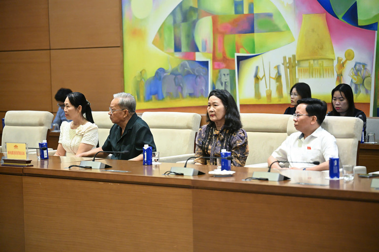 Các đại biểu Quốc hội tỉnh Hậu Giang dự cuộc gặp mặt. (Ảnh: Duy Linh)