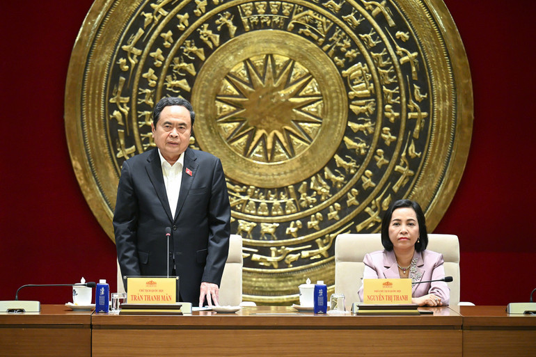 Chủ tịch Quốc hội Trần Thanh Mẫn chủ trì gặp mặt Đoàn đại biểu Quốc hội tỉnh Hậu Giang. (Ảnh: Duy Linh)