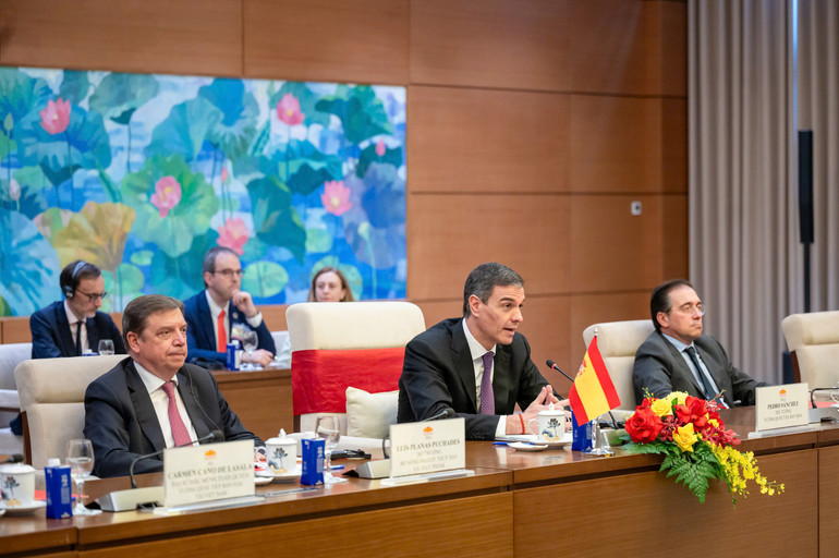 Thủ tướng Tây Ban Nha Pedro Sanchez phát biểu tại hội kiến. (Ảnh Duy Linh)