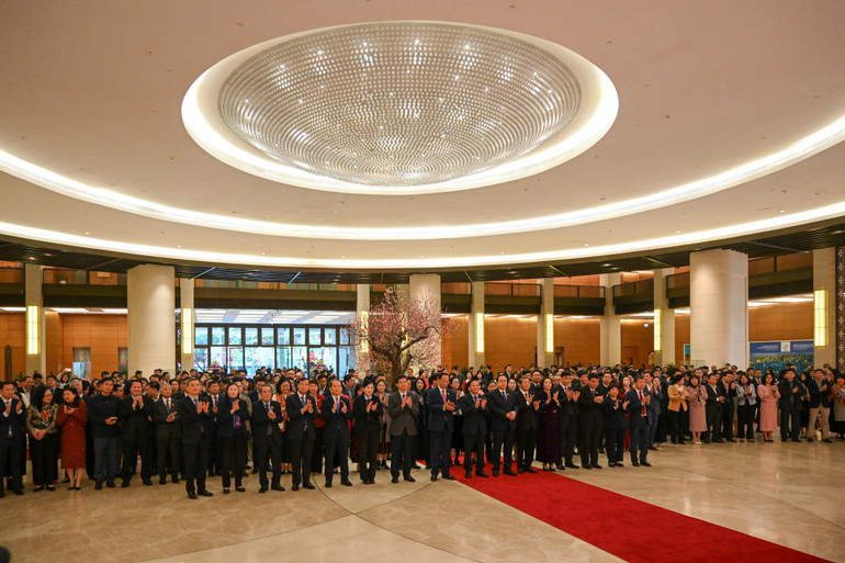 Quang cảnh cuộc gặp mặt tại Nhà Quốc hội. (Ảnh DUY LINH) Quang cảnh cuộc gặp mặt tại Nhà Quốc hội. (Ảnh DUY LINH)