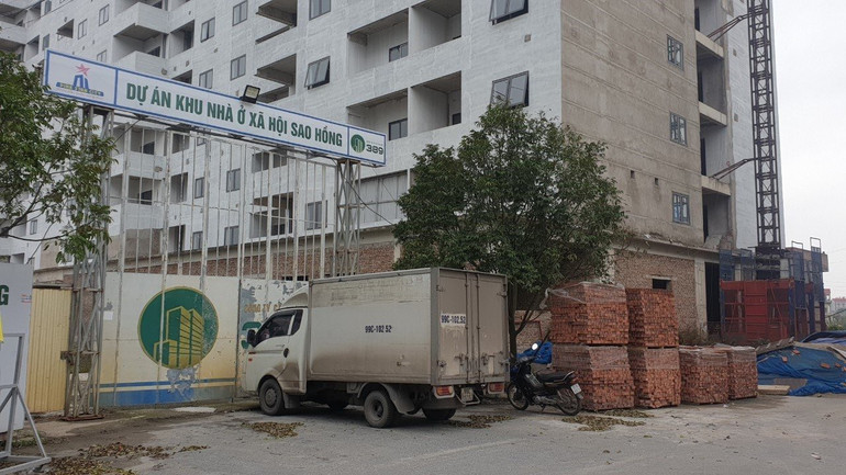 Công trình nhà ở xã hội Sao Hồng ở huyện Quế Võ, tỉnh Bắc Ninh bị bỏ hoang. Công trình nhà ở xã hội Sao Hồng ở huyện Quế Võ, tỉnh Bắc Ninh bị bỏ hoang.