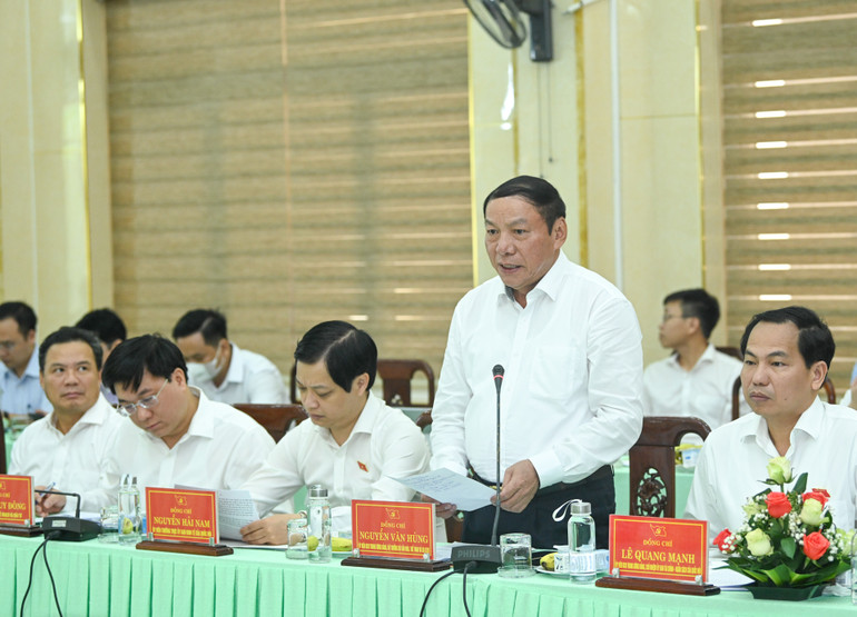 Bộ trưởng Văn hóa, Thể thao và Du lịch Nguyễn Văn Hùng phát biểu tại buổi làm việc. (Ảnh: DUY LINH)