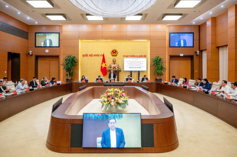 Quang cảnh phiên họp tại Nhà Quốc hội. Quang cảnh phiên họp tại Nhà Quốc hội.