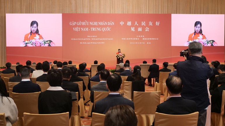 Đại biểu đại diện thế hệ trẻ phát biểu tại sự kiện Gặp gỡ hữu nghị nhân dân Việt Nam - Trung Quốc