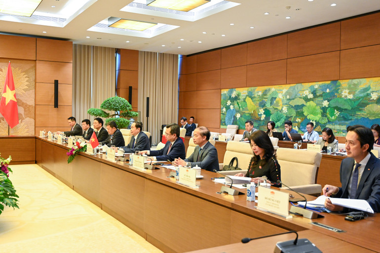 Chủ tịch Quốc hội Trần Thanh Mẫn và Đoàn đại biểu Quốc hội Việt Nam tại buổi hội đàm. Chủ tịch Quốc hội Trần Thanh Mẫn và Đoàn đại biểu Quốc hội Việt Nam tại buổi hội đàm.