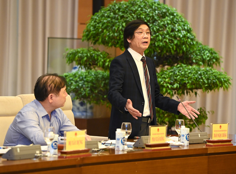 Chủ tịch Hội Quy hoạch phát triển đô thị Việt Nam Trần Ngọc Chính báo cáo tại buổi gặp mặt. (Ảnh: Duy Linh) Chủ tịch Hội Quy hoạch phát triển đô thị Việt Nam Trần Ngọc Chính báo cáo tại buổi gặp mặt. (Ảnh: Duy Linh)