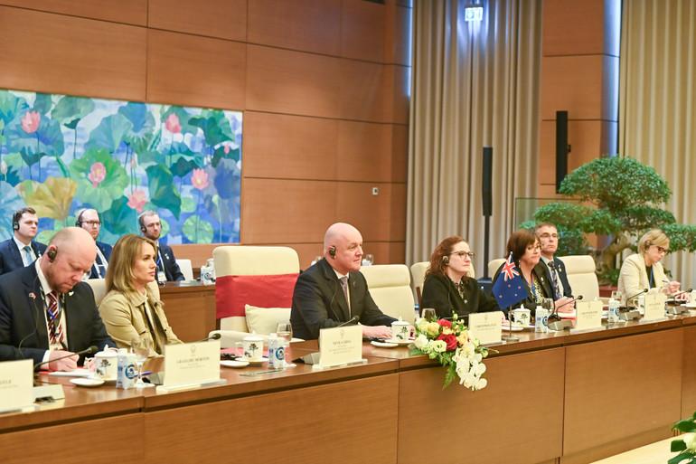 Thủ tướng New Zealand Christopher Luxon phát biểu tại buổi hội kiến. (Ảnh DUY LINH)