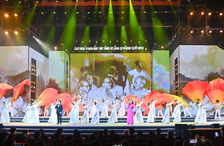 Một tiết mục biểu diễn nghệ thuật tại lễ kỷ niệm. (Ảnh: Duy Linh)