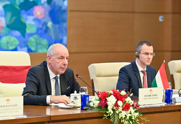 Tổng thống Hungary Sulyok Tamas phát biểu tại hội kiến. (Ảnh: DUY LINH)