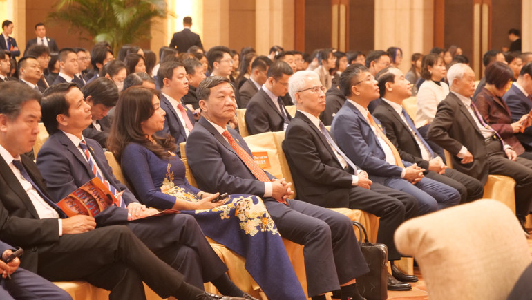 Các đại biểu dự Gặp gỡ hữu nghị nhân dân hai nước (Ảnh: Hồ Quân, Hữu Hưng)