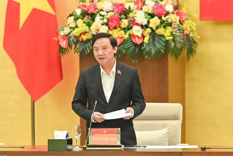 Phó Chủ tịch Quốc hội Nguyễn Khắc Định phát biểu tại phiên họp. (Ảnh: DUY LINH)