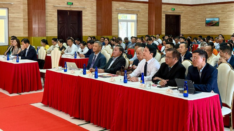 Các đại biểu tham dự hội nghị.