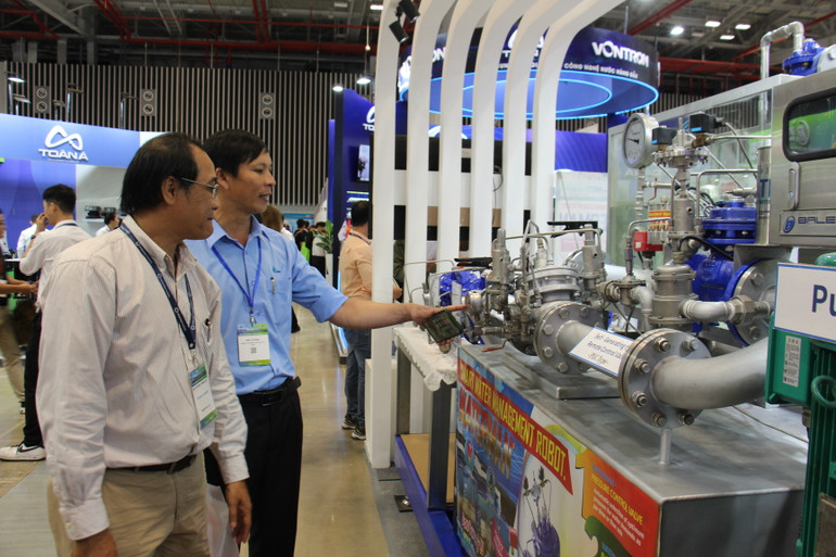 Triển lãm công nghệ lọc nước và xử lý nước thải tại Việt Nam-Vietwater 2023 thu hút đông đảo doanh nghiệp quốc tế và khách tham quan chuyên ngành.