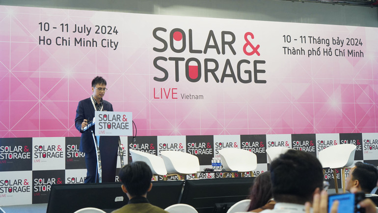 Ông Nguyễn Anh Vũ, Giám đốc phát triển kinh doanh Huawei Digital Power chia sẻ tại sự kiện. Ông Nguyễn Anh Vũ, Giám đốc phát triển kinh doanh Huawei Digital Power chia sẻ tại sự kiện.