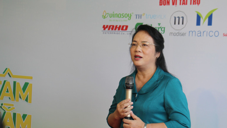 Bà Trần Kim Yến , Ủy viên Ban Thường vụ Thành ủy, Chủ tịch Ủy ban Mặt trận Tổ quốc Thành phố Hồ Chí Minh phát biểu tại buổi lễ.