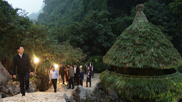 Tràng An là một cuốn biên niên sử nguyên vẹn về sự biến đổi môi trường và những ứng phó của con người trong quá khứ, lưu giữ truyền thống cư trú của người tiền sử. (Ảnh: YẾN TRINH)