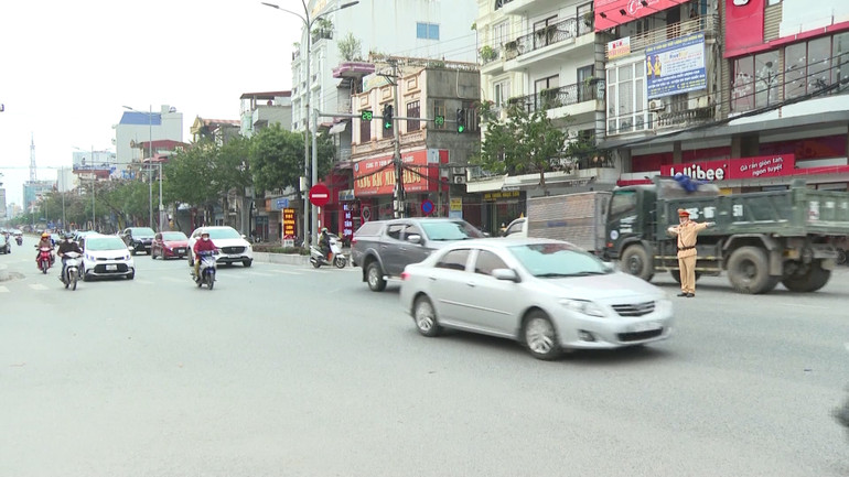 Nhằm giữ vững an ninh trật tự, để nhân dân được vui Xuân, đón Tết an toàn, lực lượng Công an tỉnh Ninh Bình tập trung giữ vững an ninh, trật tự, ổn định xã hội, bảo đảm tuyệt đối an toàn Tết Nguyên đán Giáp Thìn 2024.