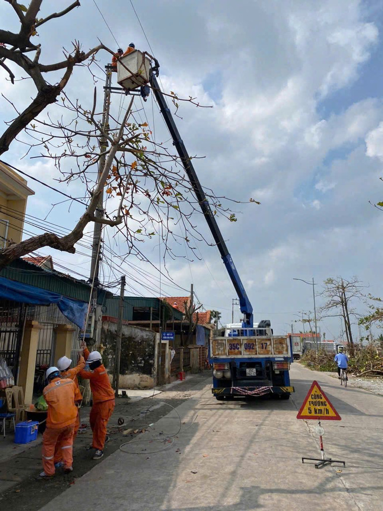 Đội xung kích PC Ninh Bình luôn duy trì thực hiện báo cáo kết quả thực hiện nhiệm vụ hằng ngày của từng đội về lãnh đạo công ty để thường xuyên, kịp thời nắm bắt và có hướng chỉ đạo phù hợp.