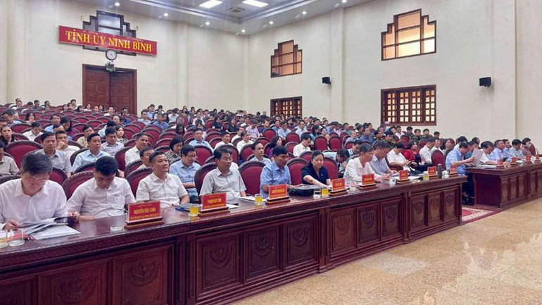 Thông qua hội nghị, giúp cho các cấp ủy, tổ chức đảng, cán bộ, đảng viên trong toàn Đảng bộ tỉnh được quán triệt sâu sắc, đầy đủ các nội dung quan trọng trong các văn bản của Trung ương, của tỉnh về đại hội đảng các cấp, nhiệm kỳ 2025-2030.