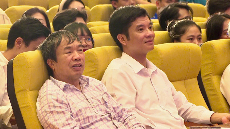 Các đại biểu dự vòng chung kết cuộc thi.