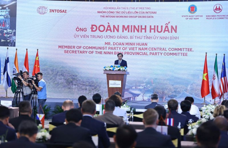 Đồng chí Đoàn Minh Huấn, Ủy viên Trung ương Đảng, Bí thư Tỉnh ủy Ninh Bình phát biểu tại Hội nghị. (Ảnh: THÙY DUNG) Đồng chí Đoàn Minh Huấn, Ủy viên Trung ương Đảng, Bí thư Tỉnh ủy Ninh Bình phát biểu tại Hội nghị. (Ảnh: THÙY DUNG)