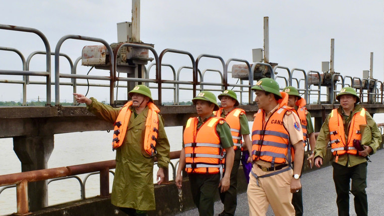 Công an tỉnh kiểm tra và triển khai các phương án bảo vệ trọng điểm, đặc biệt là những vị trí đã xảy ra sự cố nhưng chưa được xử lý. Công an tỉnh kiểm tra và triển khai các phương án bảo vệ trọng điểm, đặc biệt là những vị trí đã xảy ra sự cố nhưng chưa được xử lý.