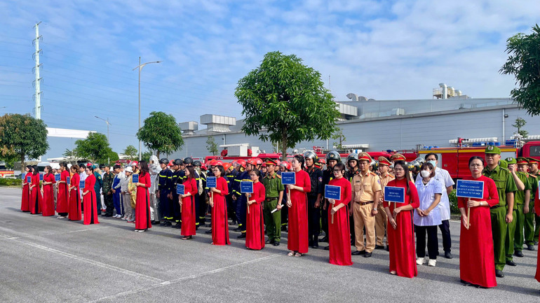 Các lực lượng tham gia buổi diễn tập.