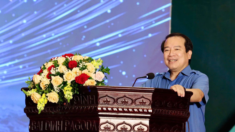 Ông Hà Văn Siêu, Phó Cục trưởng Cục Du lịch quốc gia Việt Nam phát biểu tại cuộc thi.